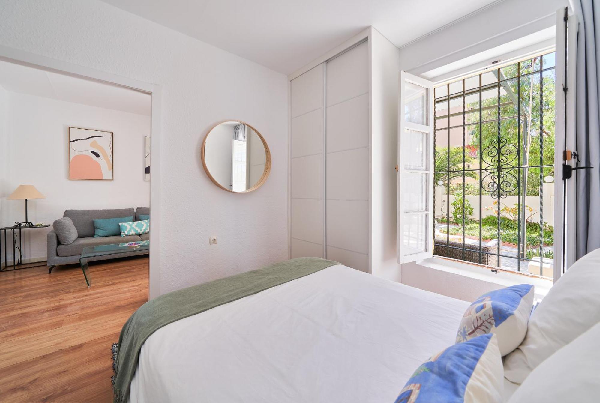Villa Rosita Suites en Playa de la Malagueta con terraza Málaga Exterior foto