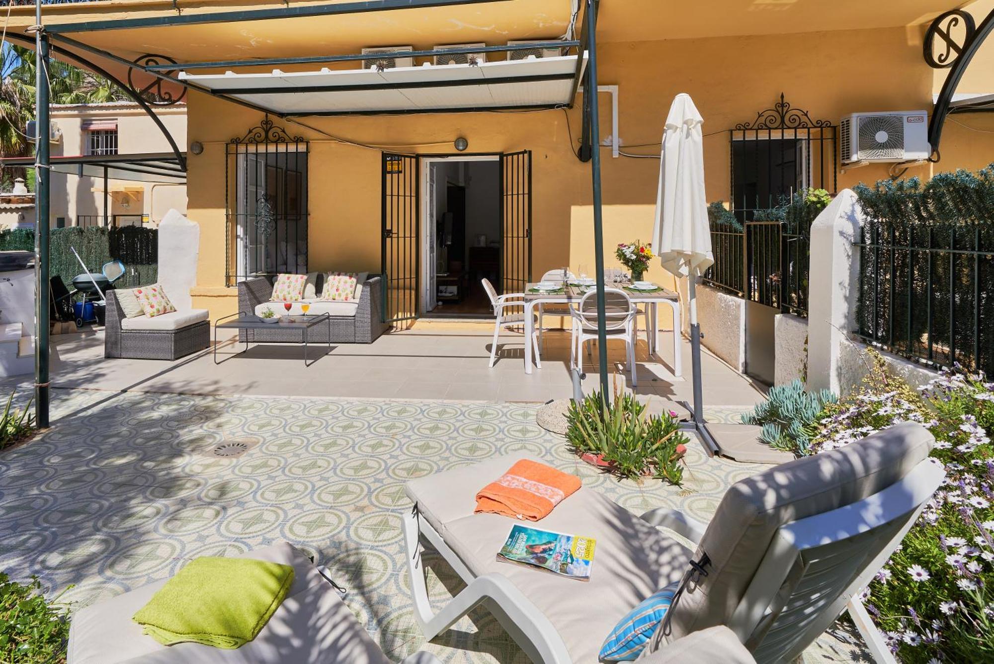 Villa Rosita Suites en Playa de la Malagueta con terraza Málaga Exterior foto