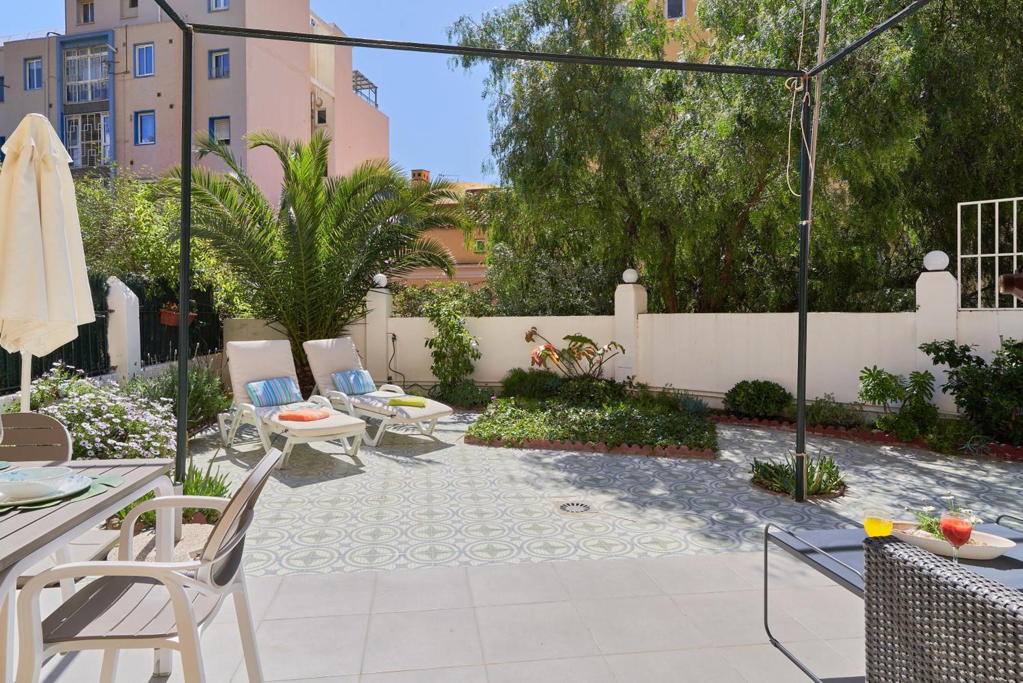 Villa Rosita Suites en Playa de la Malagueta con terraza Málaga Exterior foto